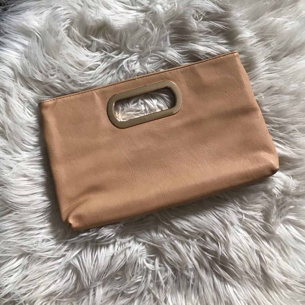 Neutral clutch with gold accent